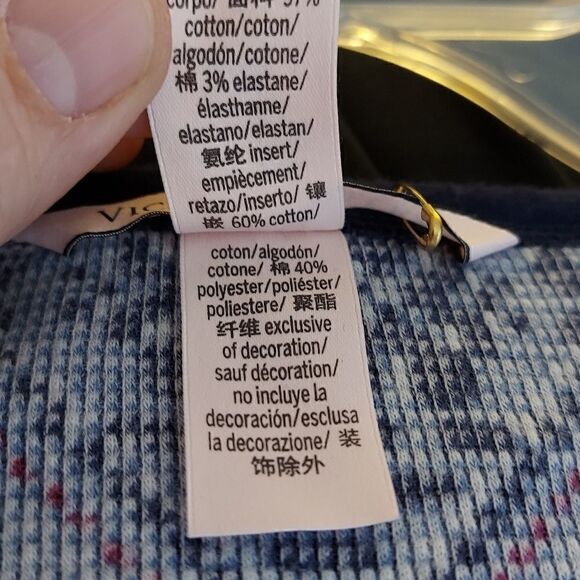 Victoria's Secret sweater‎ - Picture 8 of 8